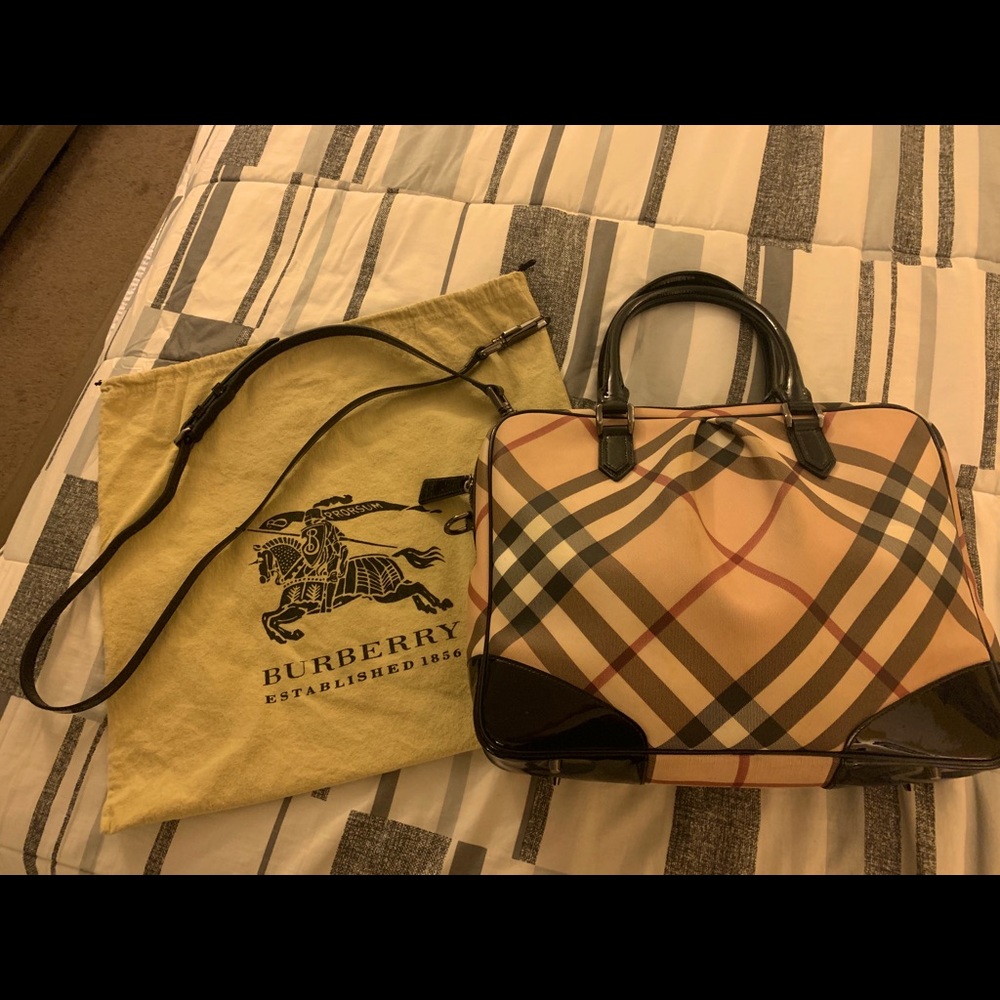 Burberry NOVA MD MALLOW MEDIUM BOWLING Handbag/Messenger & matching Wallet.